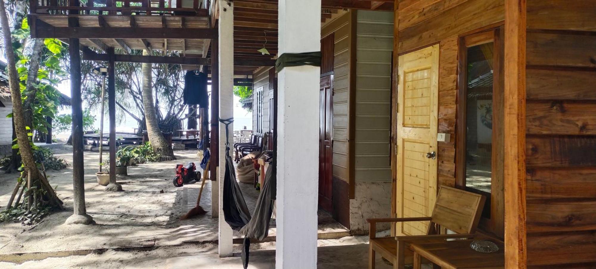 Hotel Lazy Hut Koh Phayam Exterior foto