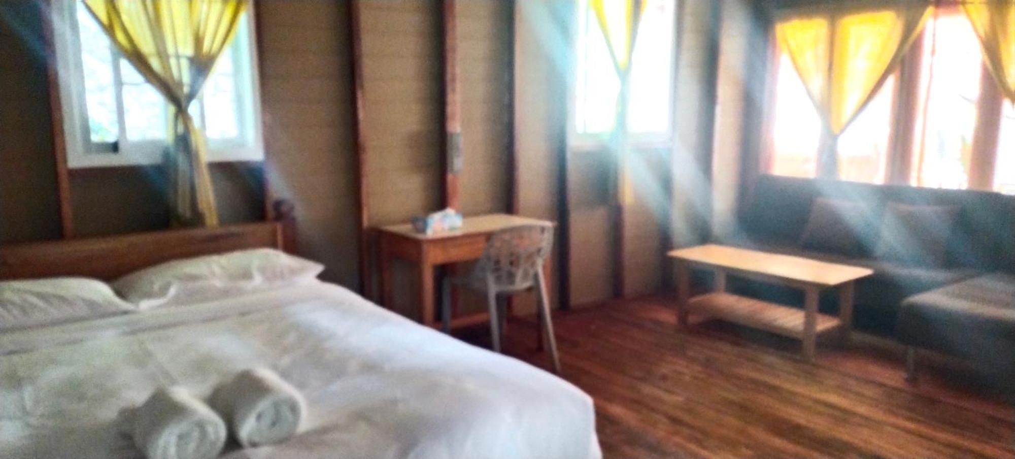 Hotel Lazy Hut Koh Phayam Exterior foto