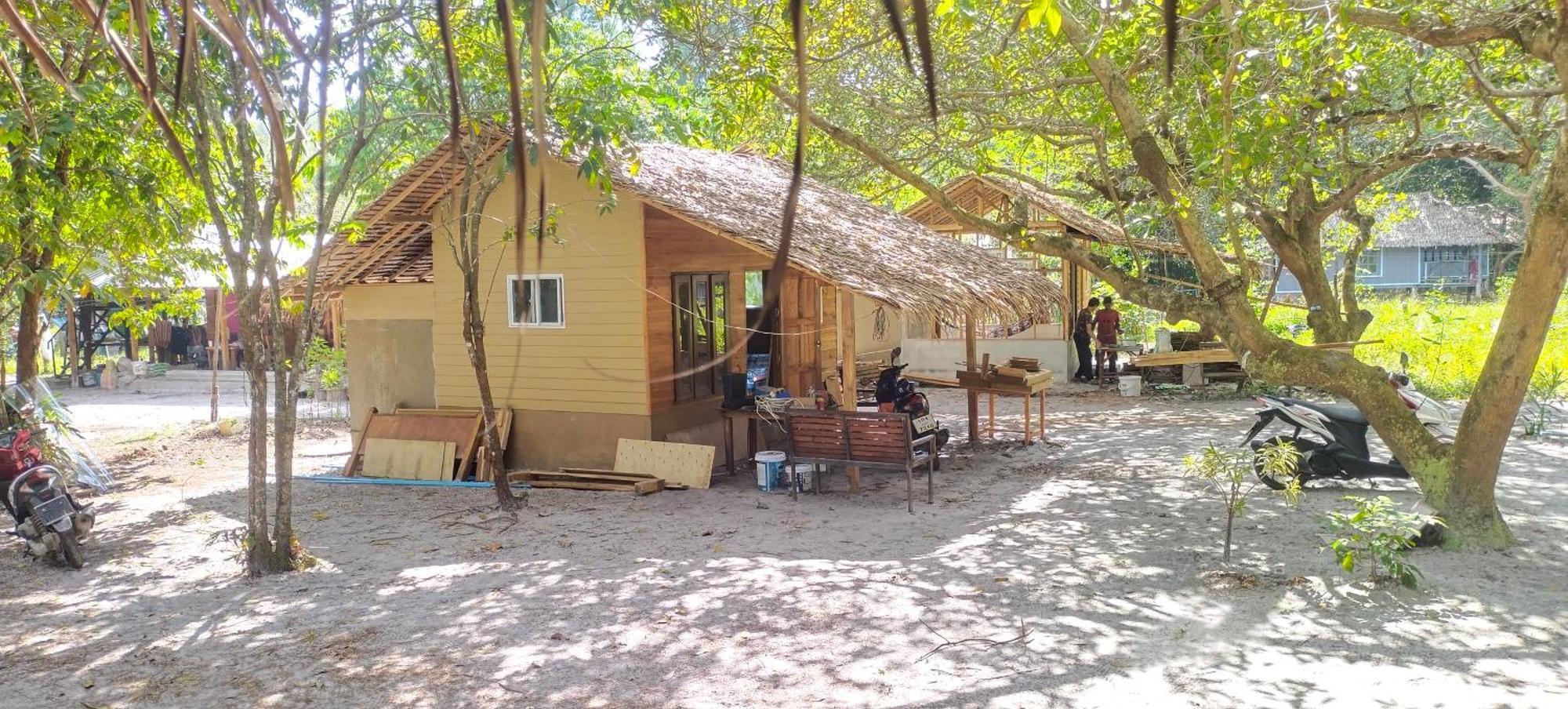 Hotel Lazy Hut Koh Phayam Exterior foto