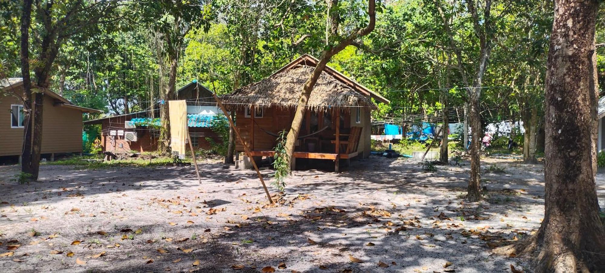 Hotel Lazy Hut Koh Phayam Exterior foto