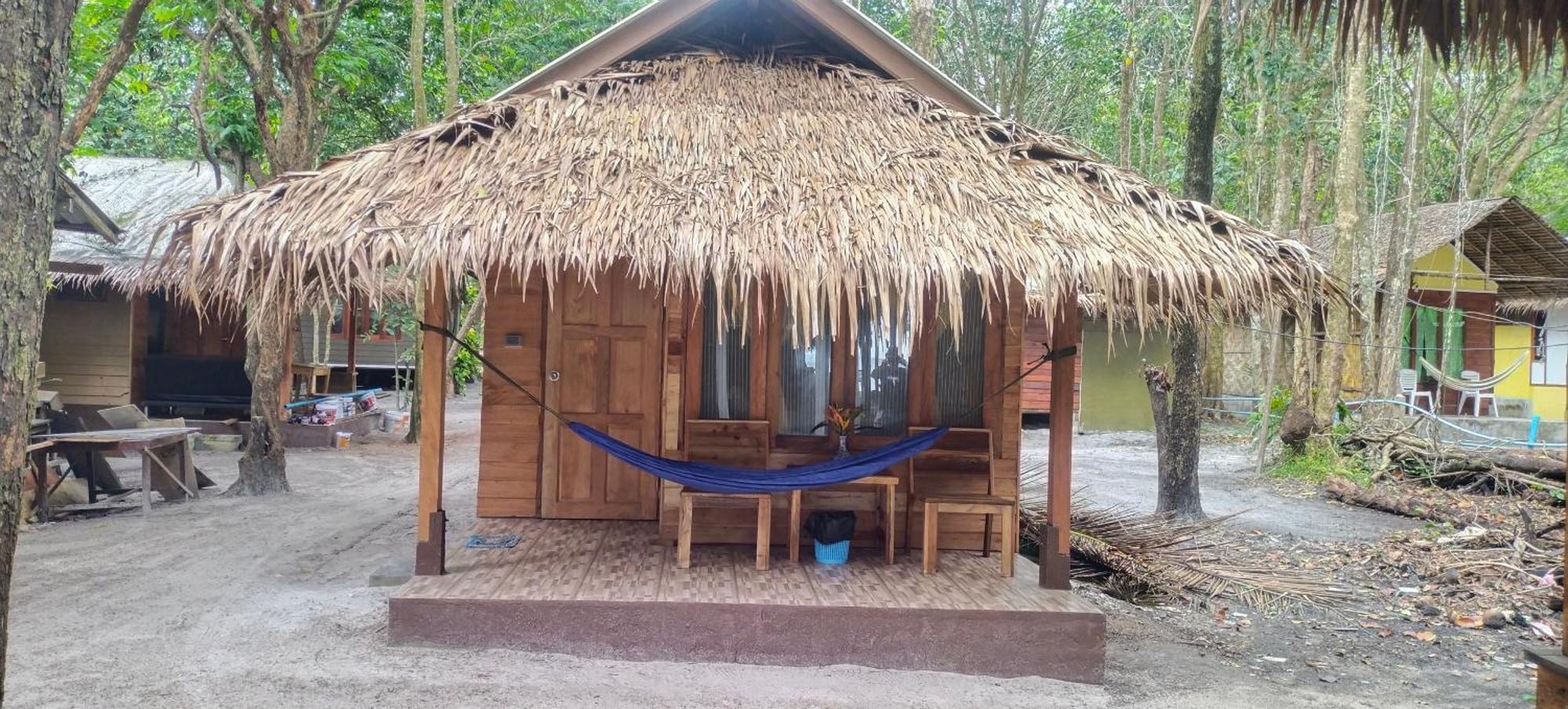 Hotel Lazy Hut Koh Phayam Exterior foto