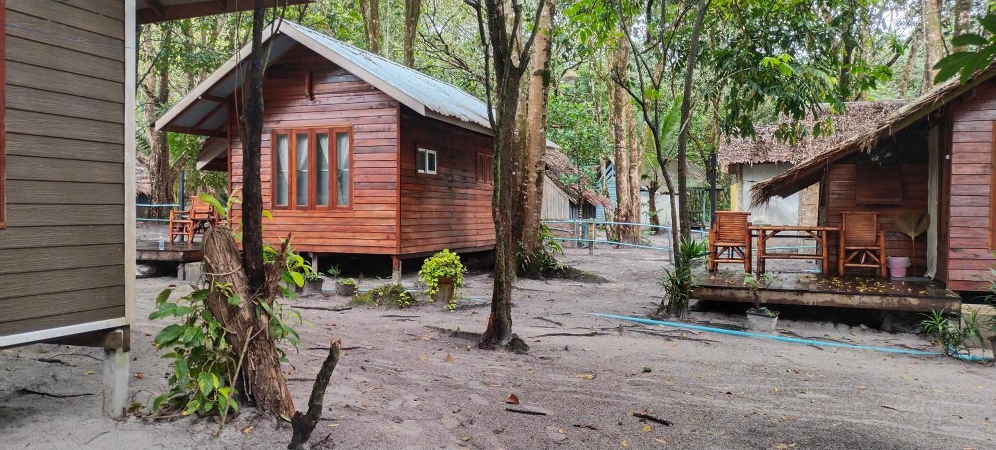 Hotel Lazy Hut Koh Phayam Exterior foto