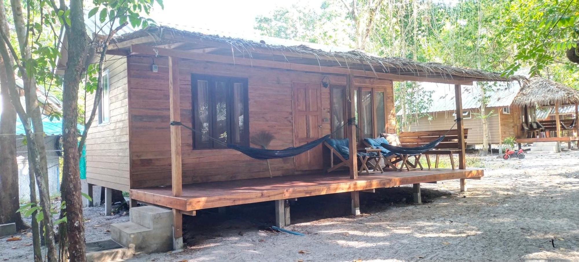 Hotel Lazy Hut Koh Phayam Exterior foto
